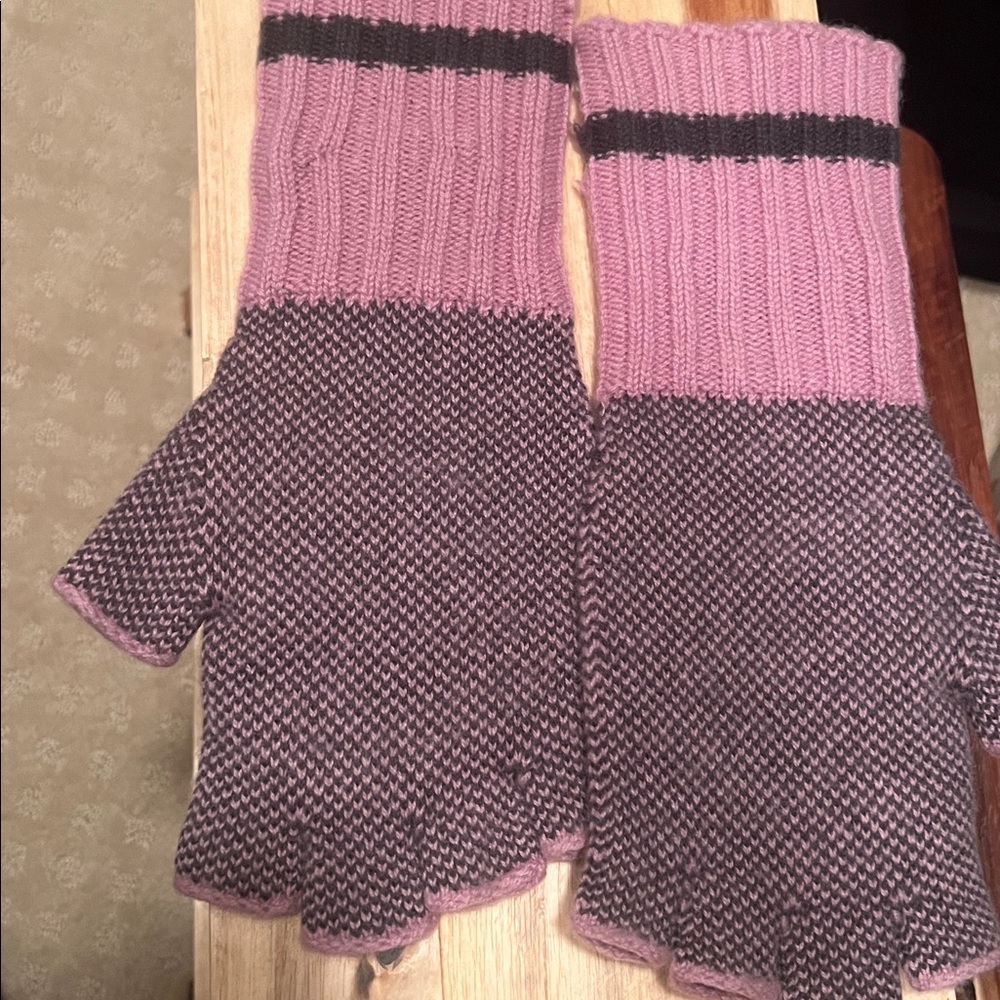 Gucci Cashmere Mittens - Picture 3 of 7